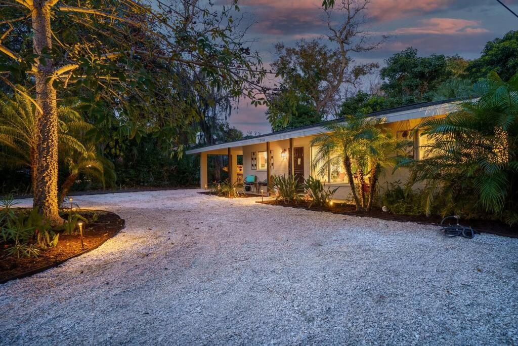 Beautiful Glam Mid-Century 1 Block From Sarasota Bay With Firepit Villa Eksteriør billede