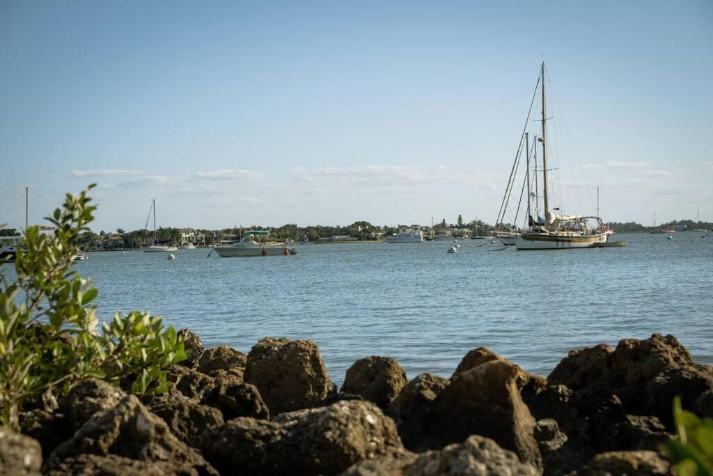 Beautiful Glam Mid-Century 1 Block From Sarasota Bay With Firepit Villa Eksteriør billede